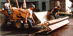 Grizzly Cub with universal clamp-on bucket mounts